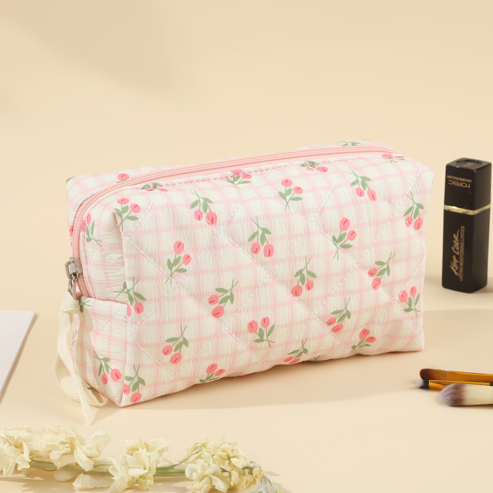 Skincare D'Alba - Çiçek desenli kapitone ruj saklama makyaj