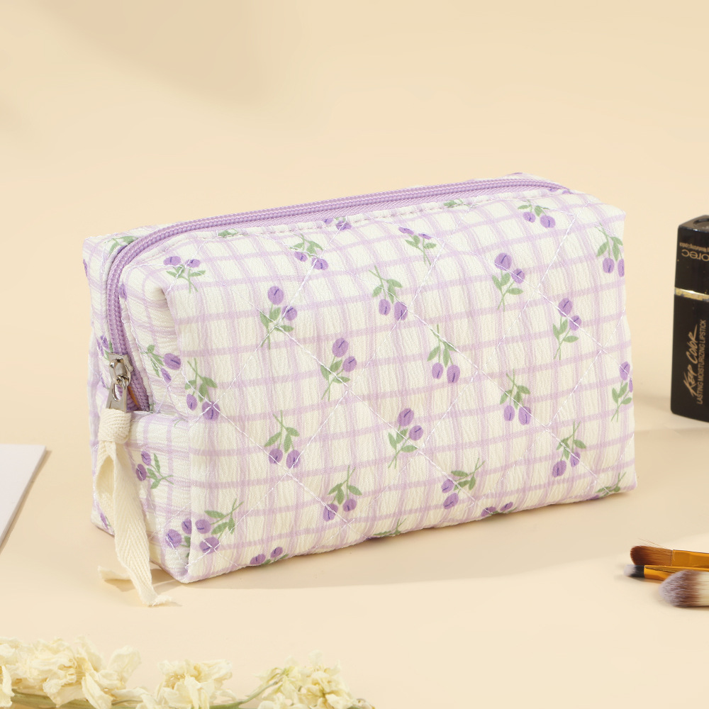 Çiçek desenli kapitone ruj sak - Skincare D'Alba incelemesi ve fiyatı