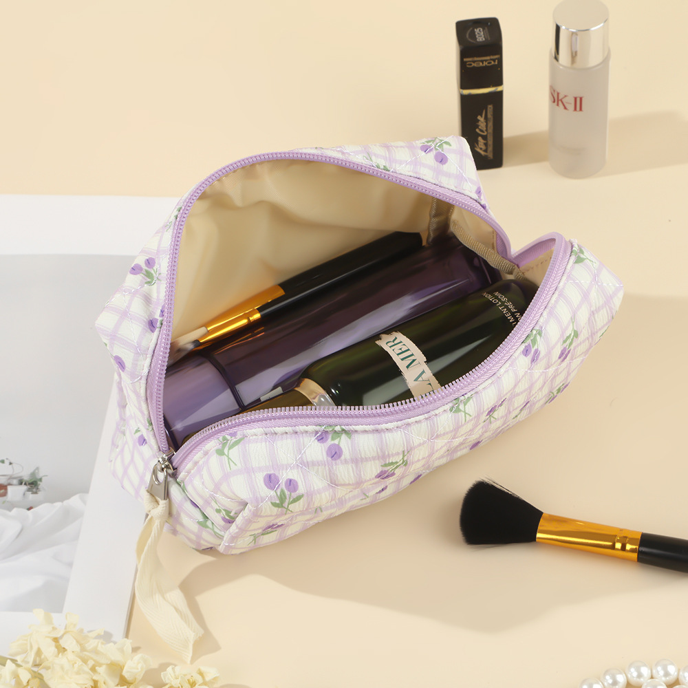 Çiçek desenli kapitone ruj sak - Skincare D'Alba incelemesi ve fiyatı
